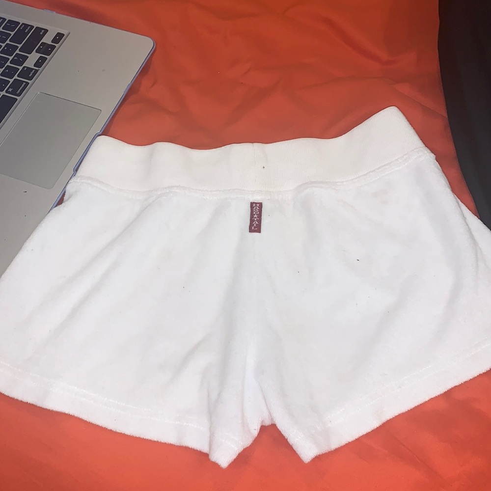 white hard tail shorts, Medium